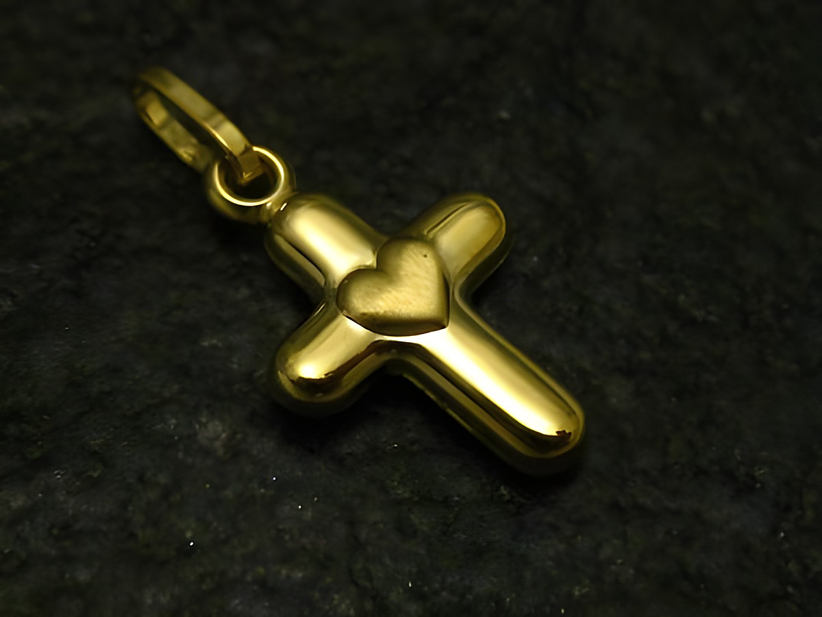 Kleines Kreuz mit Herz aus Gold 333, Hersteller Juwelier Harnisch, klassisches Design, glänzende Oberfläche, ideal als Anhänger oder Schmuckstück für besondere Anlässe.