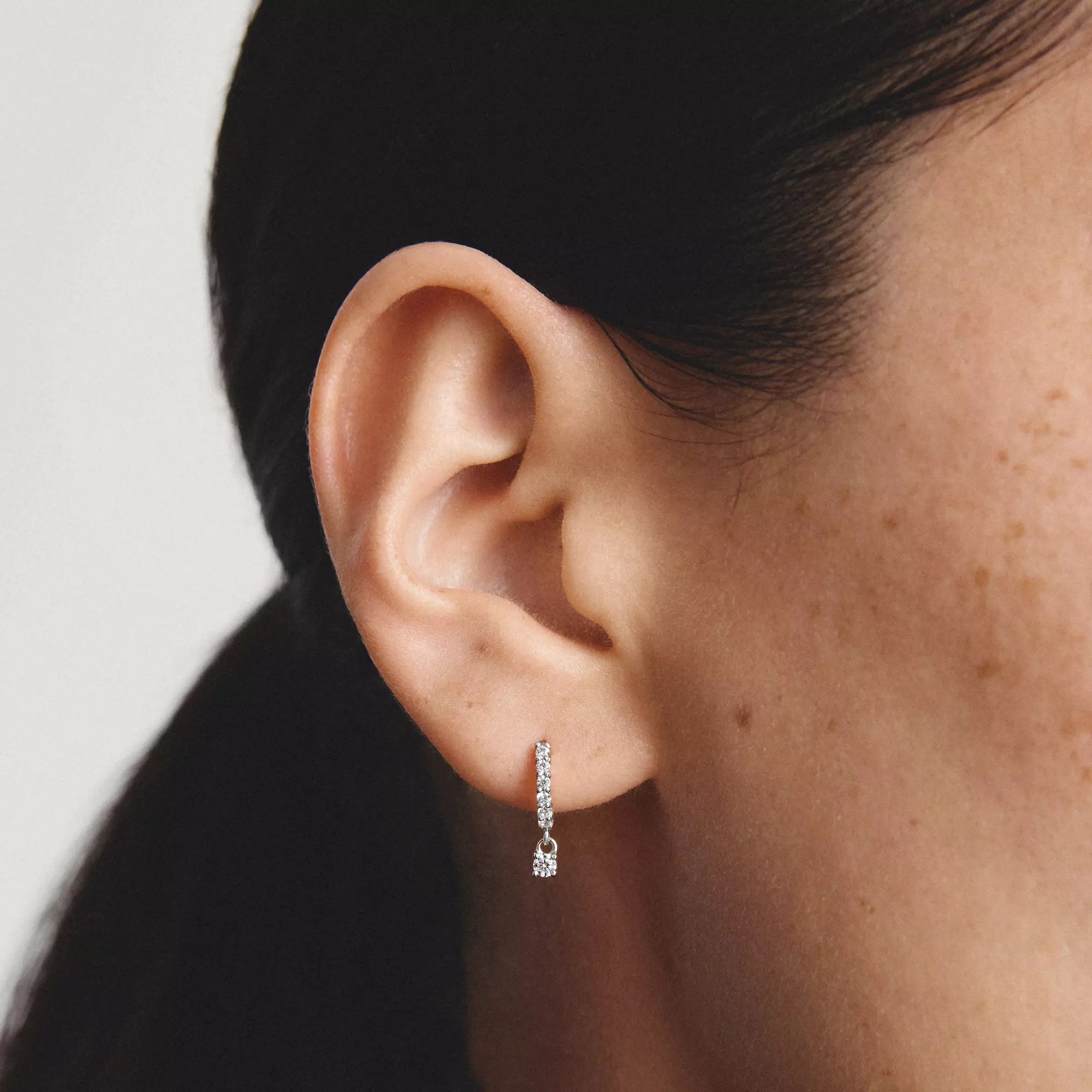 Thomas Sabo Creolen mit weißem Zirkonia im Brillantschliff – Silber – Ansicht 4
