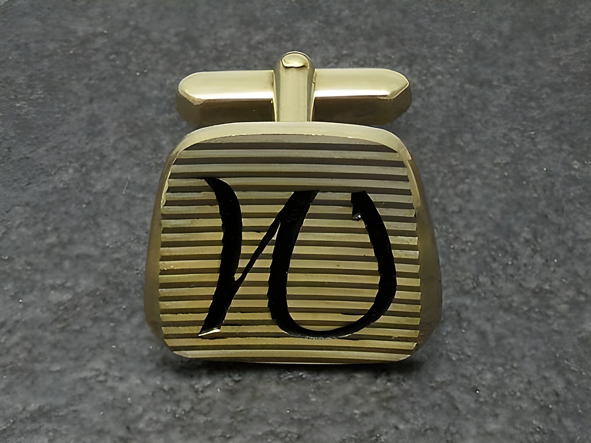 Vergoldete Manschettenknöpfe mit den Initialen W, gestreiftes Design, Hersteller Juwelier Harnisch. Ideal für elegante Anlässe.