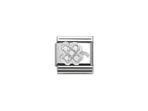 Ein silberner Charm von Nomination Classic mit einem Glücksklee-Motiv, besetzt mit funkelnden Zirkonia, ideal für eine besondere Note im Schmuckdesign.