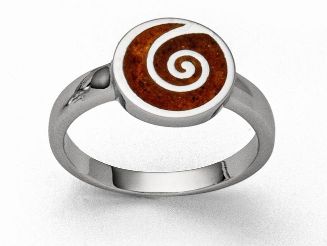 Sterling Silber Ring von DUR mit einer Bernsteinsandspirale in der Mitte, Größe 54, glänzender silberner Rahmen um den Bernstein. Elegant und einzigartig.