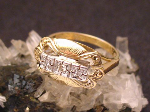 Gold 585 Ring mit Brillant und Diamanten in Größe 55, Hersteller Juwelier Harnisch, bis Größe 56/18, elegant und kunstvoll gestaltet, einzigartiges Schmuckstück.