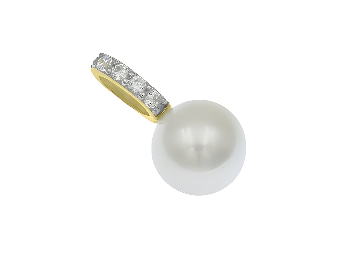 Anhänger aus Süßwasser Zuchtperle mit einem Ring aus Sterling Silber und Gelbgold Vergoldung, verziert mit glitzernden Zirkonia-Steinen, elegant und zeitlos.