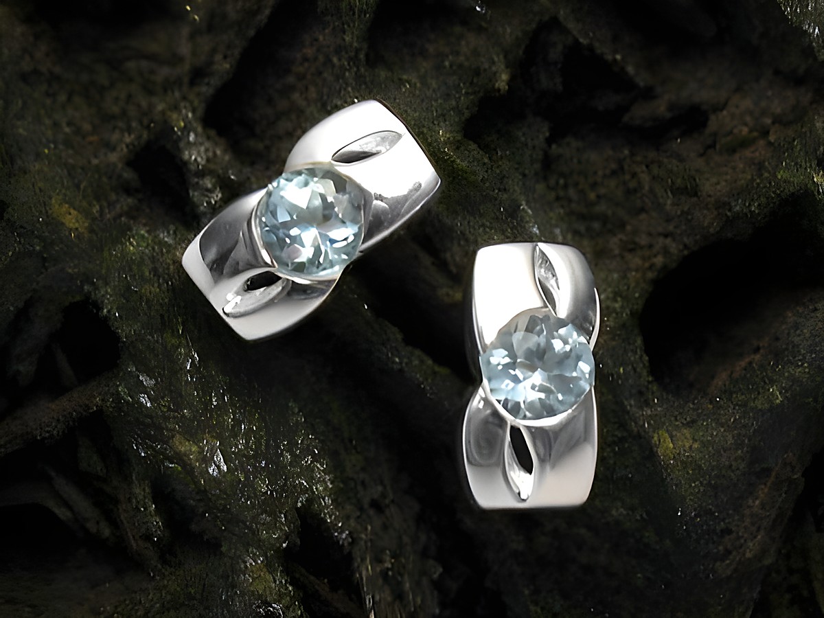 Ohrringe DESIGN Sterling Silber originell mit Zirkonia von Hersteller Juwelier Harnisch, kunstvoll gestaltet mit glänzenden, runden Zirkonia-Steinen und eleganten Details.
