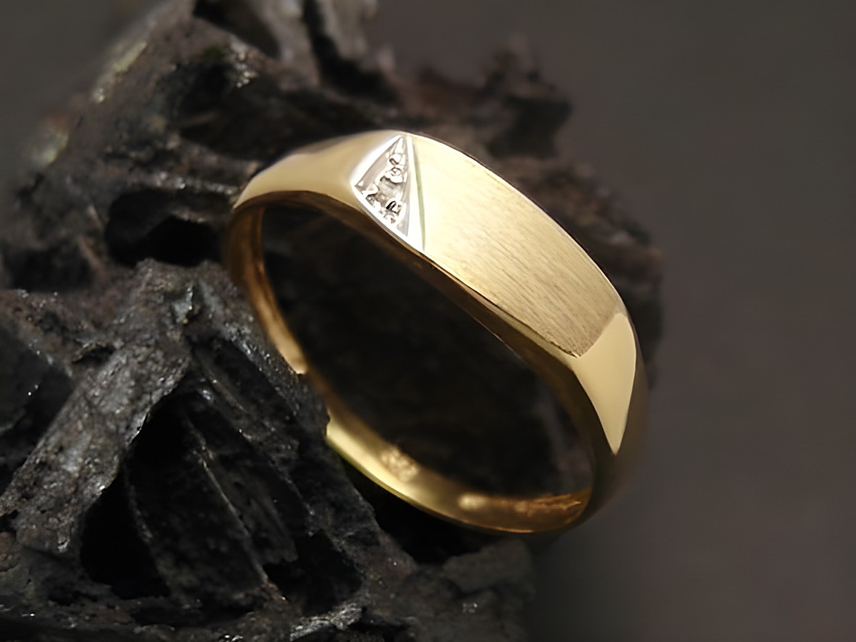 Ring aus Gold mit modischem Design, besetzt mit einem Diamanten von 0,01 ct W/P, Größe 57,5, Hersteller Juwelier Harnisch, bis Größe 58/18,5.