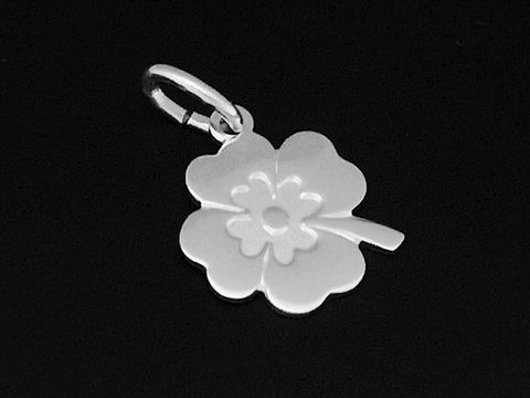 Silber Anhänger in Form eines Kleeblatts aus 925 Sterling Silber rhodiniert, als Glücksbringer des Herstellers Juwelier Harnisch.