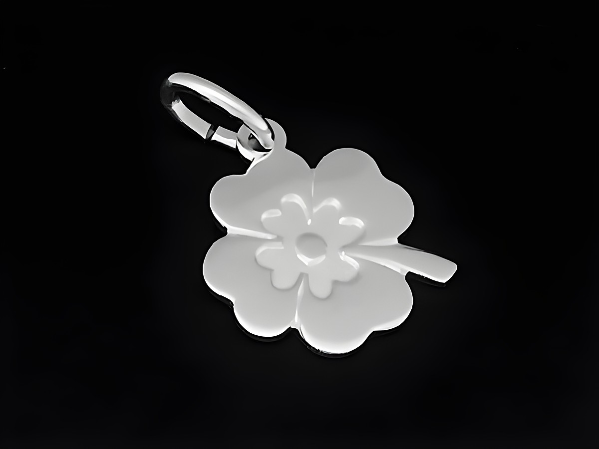 Silber Anhänger in Form eines Kleeblatts aus 925 Sterling Silber rhodiniert, als Glücksbringer des Herstellers Juwelier Harnisch.