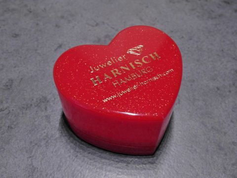 Geschenkschachtel in Herzform rot glitzernd, weißes Innenleben, Maße 50 x 45 x 30 mm, Hersteller Juwelier Harnisch, ideal für kleine Geschenke und Schmuck.