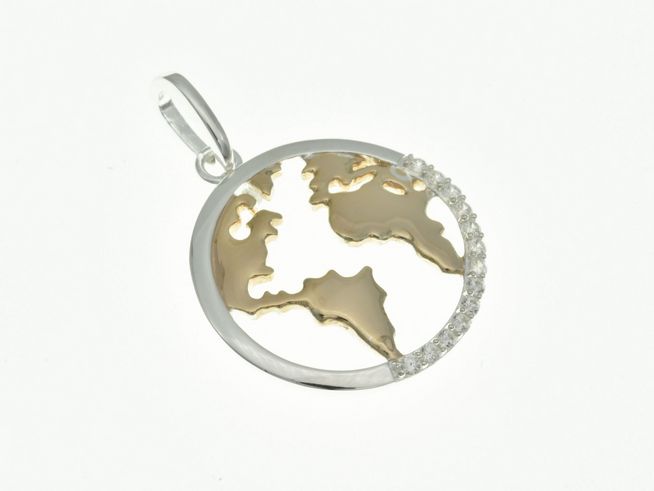 Runder Anhänger mit Weltkarte aus Sterling Silber und Roségold, verziert mit Zirkonia, Hersteller Juwelier Harnisch, elegantes Design für modebewusste Menschen.