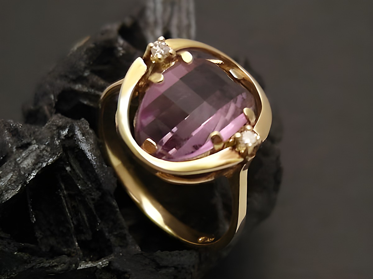 Goldring vollkommen Gold 585 mit Diamant und Amethyst, Größe 55 bis 56/18, Hersteller Juwelier Harnisch. Der Ring hat eine elegante Fassung und ein markantes Edelstein-Design.
