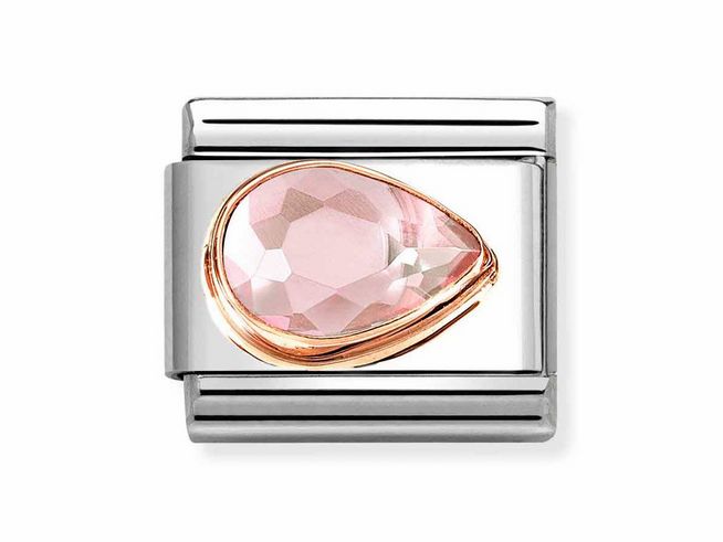 Ein eleganter Charm aus Roségold und Edelstahl mit einem tropfenförmigen rosa Zirkonia, der funkelnd auf einem silbernen Hintergrund sitzt. Perfekt für stilvolle Armbänder.