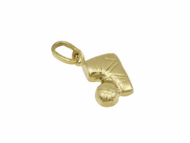 Fußball Schuh mit Ball Anhänger aus 585 Gelbgold, poliert und sportlich gefertigt vom Juwelier Harnisch. Ideal für Fußballfans und sportlich Aktive.
