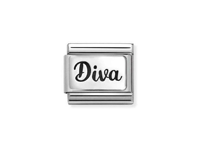 Elegantes Nomination 330111 42 Classic Diva Charm aus Sterling Silber und Edelstahl, mit dem Schriftzug Diva in geschwungener Schrift, ideal für personalisierte Armbänder.