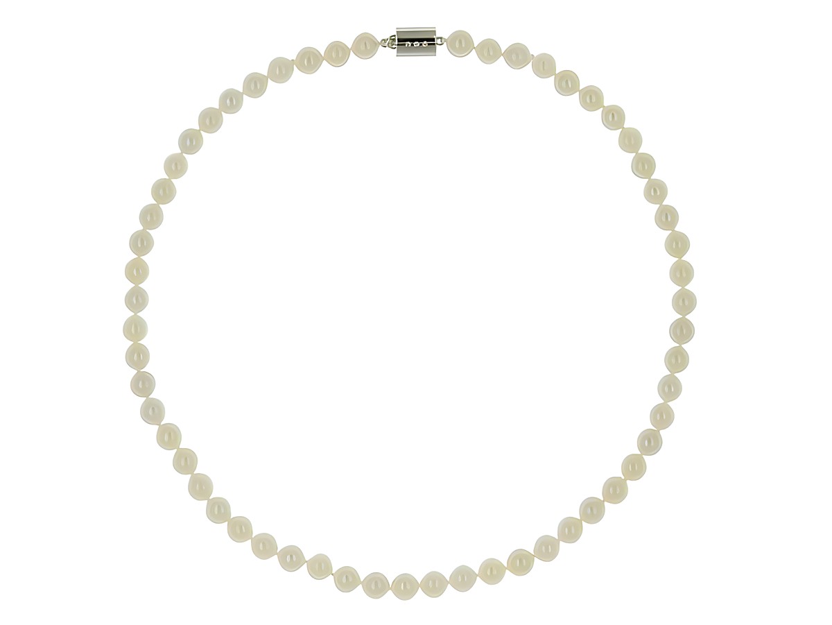 Perlenkette aus Akoya-Zuchtperlen mit einem Durchmesser von 7 bis 7,5 mm in Weiß, Länge 45 cm, klassisches Design von Juwelier Harnisch. – Ansicht 2