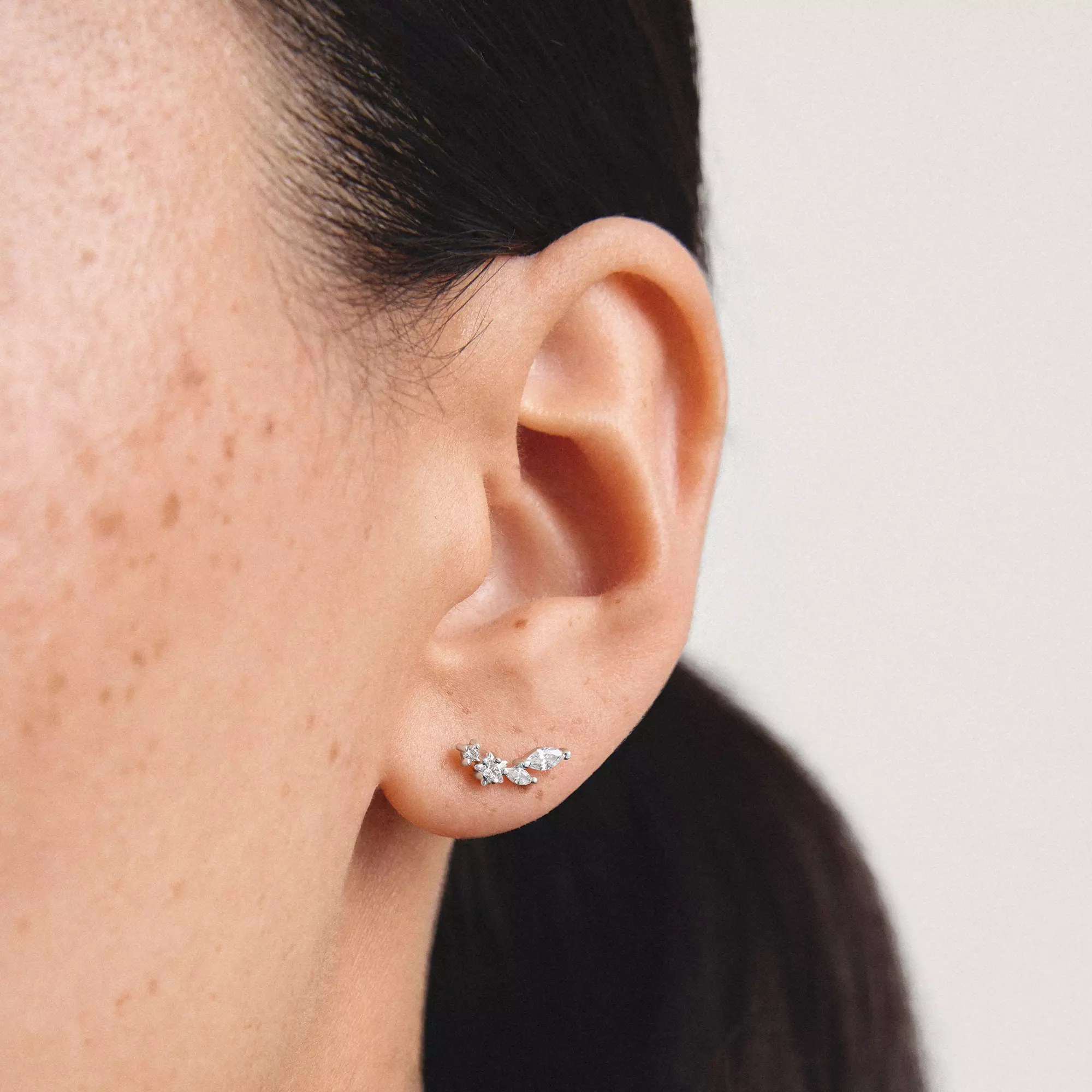 Thomas Sabo Ohrstecker mit weißem Zirkonia – Silber – 4 mm breit – Ansicht 4