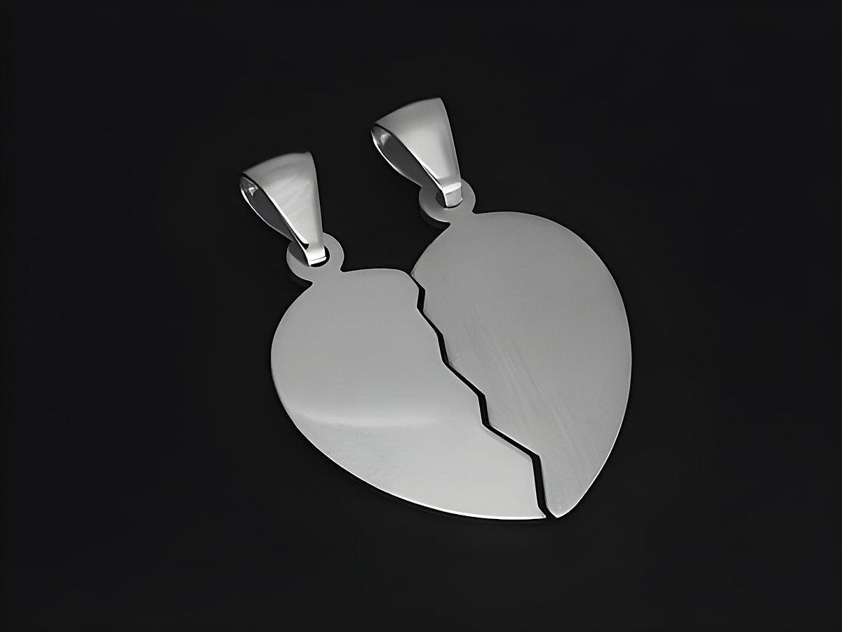 Herz Silber Partneranhänger aus 925 Sterling Silber rhodiniert in schlichtem Design, 23,5 mm groß, ideal als symbolisches Schmuckstück für Paare.