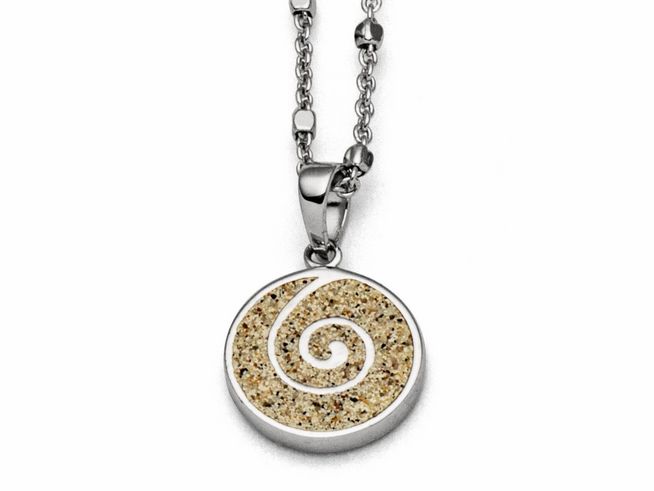 DUR Anhänger Spirale 2.0 aus Sterling Silber mit einem runden, sandfarbenen Innenteil und einem eleganten Spiraldesign, an einer feinen Kette befestigt.