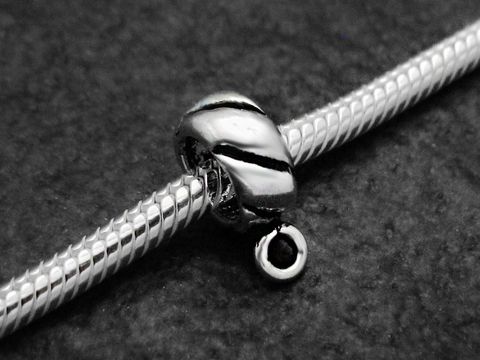BLANKO charms Einhänger aus Sterling Silber mit einem Durchmesser von 4,4 mm, Hersteller Juwelier Harnisch, elegant gestaltet für Armbänder oder Halsketten.