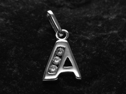 Silber rhodiniert Anhänger in Form des Buchstabens A mit Zirkonia-Steinen, Hersteller Juwelier Harnisch, für individueller Schmuck. Perfekt als Geschenk oder persönliche Note.