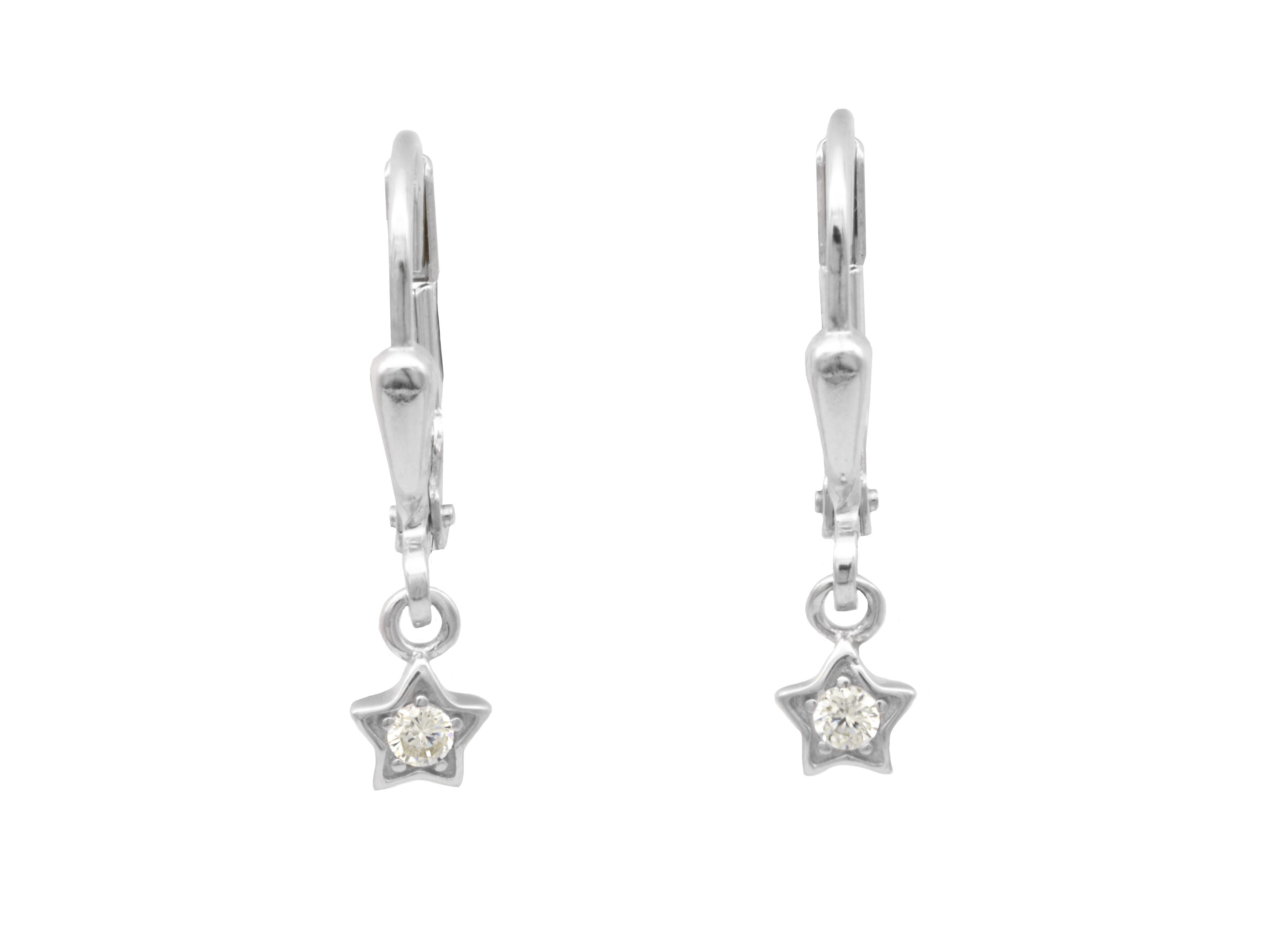 Ohrringe aus Sterling Silber, rhodiniert und poliert, in Sternform mit weißen Zirkonia, designed für Kinder, von Juwelier Harnisch, elegant und kindgerecht.