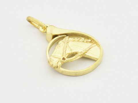 Ein eleganter Pferdekopf Gold Anhänger aus 333er Gold, hergestellt von Juwelier Harnisch, ideal für Tierliebhaber und Sportbegeisterte.