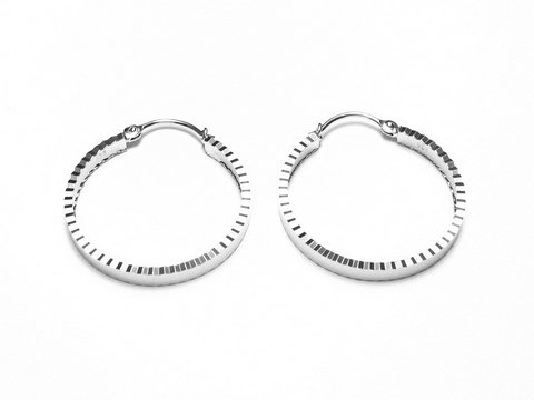 Silber Creole Ohrringe mit einem Durchmesser von 24 mm, gefertigt vom Juwelier Harnisch, mit einem eleganten Design und bis zu 25 mm. Ideal für jeden Anlass.