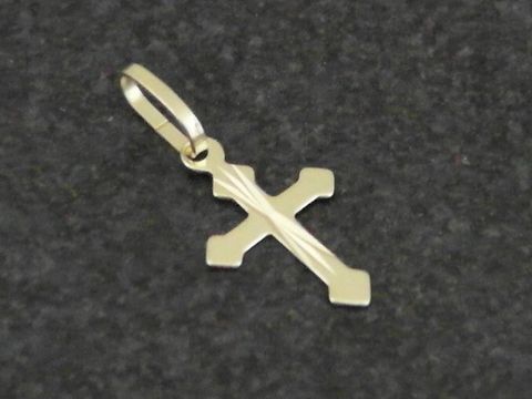 Zierlicher Kreuz Anhänger aus Gold 333 mit Diamantschliff, klassisches Design, Hersteller Juwelier Harnisch. Ideal für stilvolle Akzente.