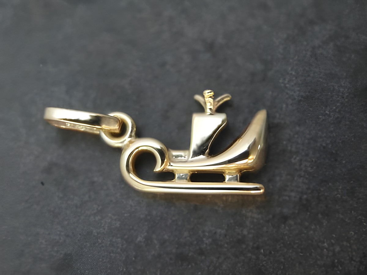 Schlitten Silber Anhänger aus Sterling Silber, vergoldet, von Hersteller Juwelier Harnisch, liebevoll gestaltet, ideal als modisches Accessoire oder Geschenk.