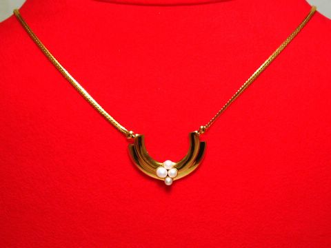 Collier Goldkette 585 mit elegantem Mittelteil und vier Zuchtperlen, Länge 45 cm, Hersteller Juwelier Harnisch, hochwertige Perlenkette aus Gold.