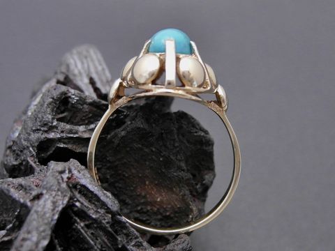 Goldring luxuriös Gr. 54,5 mit Türkis und Gold 585, Hersteller Juwelier Harnisch, bis Gr. 56/18. Der Ring zeigt ein elegantes Design mit einem strahlenden Türkisstein.