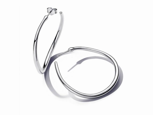 Organiques Design Offene Ohrringe aus Sterling Silber von Pandora in 42 mm, elegant und modern, perfekt für jeden Anlass, zeitloses Accessoire für stilbewusste Frauen.