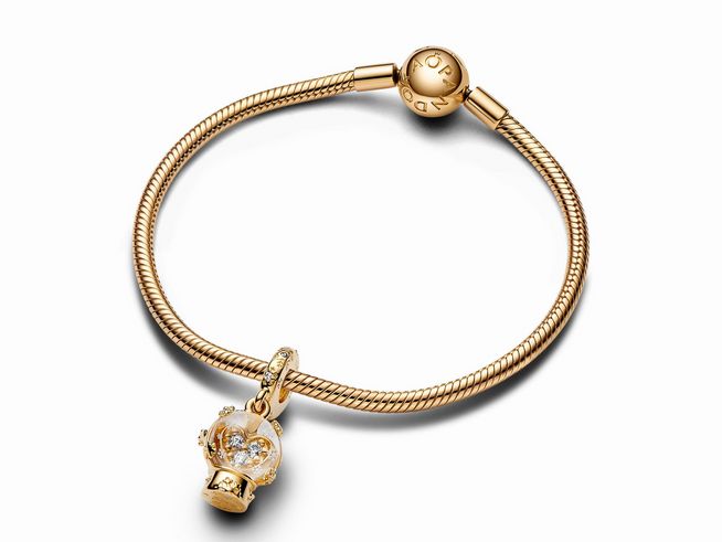 Schmuckstück in gelbgold vergoldetem Design mit einem charm-anänger in Herz Schneeflocke Schneekugel Form, verziert mit Zirkonia, von Pandora, SHINE.