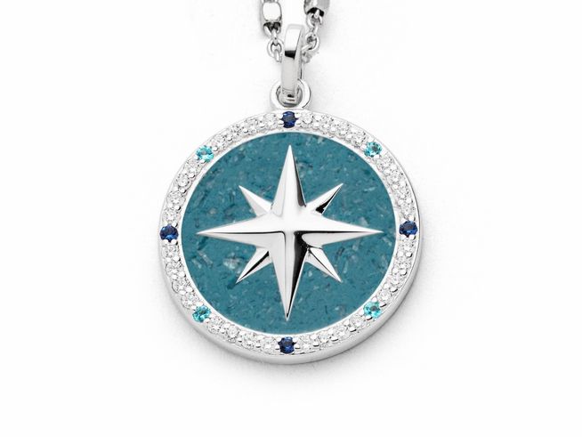 Rhodinierter Sterling Silber Anhänger in Form einer Kompassrose mit blauem Steinsand und Zirkonia. Der Anhänger hat eine zentrale silberne Sternform und ist von funkelnden Steinen umgeben.