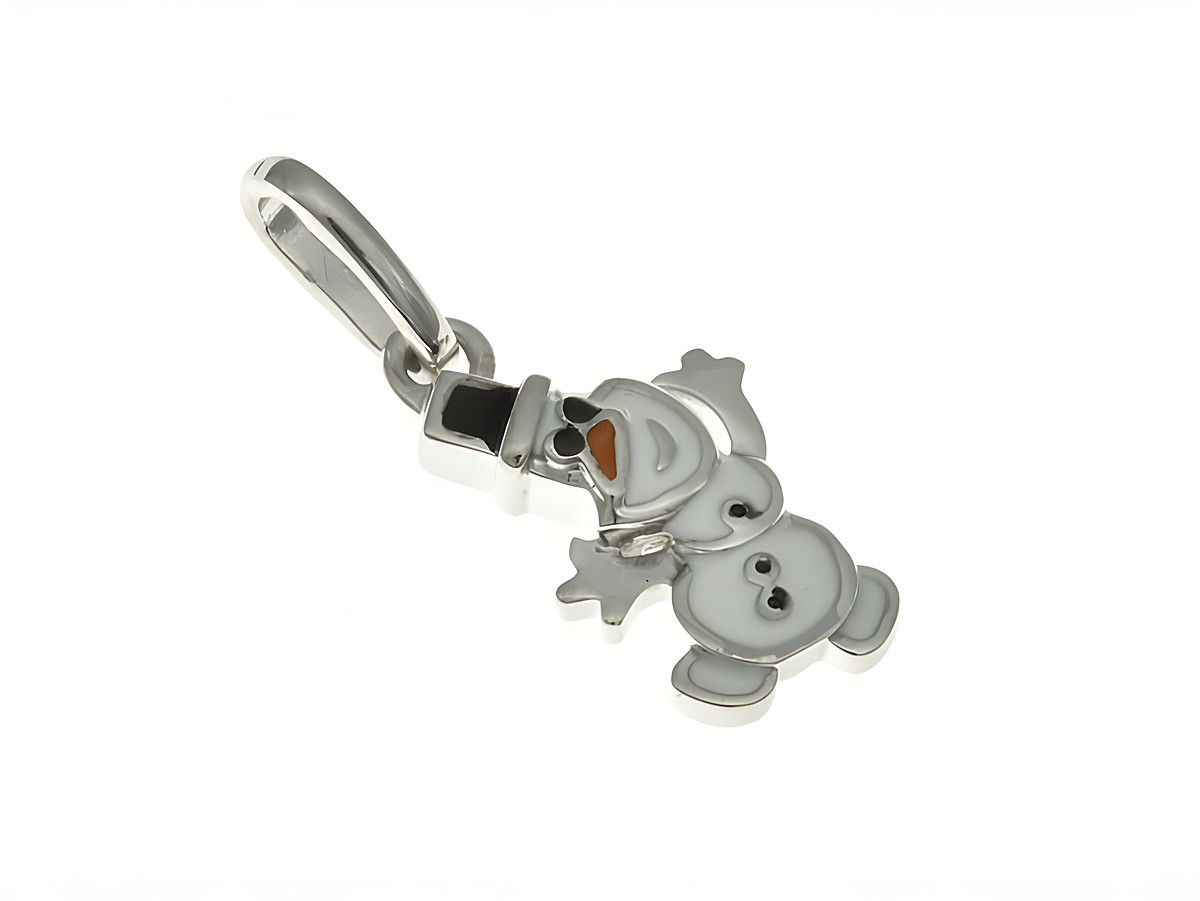 Schneemann Anhänger aus rhodiniertem Sterling Silber mit Emaille in bunten Farben, gestaltet für Kinder, von Juwelier Harnisch, süß und verspielt.