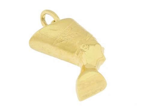 Nofretete Anhänger aus 333 Gold, nobel, ca. 1,8 cm, Hersteller Juwelier Harnisch, Ägypten, zeigt die stilisierte Darstellung des Nofretete-Profils in hochwertiger Ausführung.