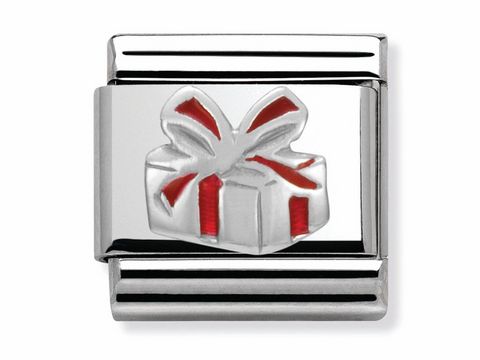 Eine silberne Charm-Platte mit einem Geschenkmotiv aus Emaille, das mit roten Schleifen und Streifen verziert ist, hergestellt von Nomination, Modell SilverShine Classic.