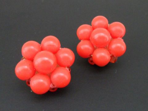 71725-0 Ohrclip rot blumig goldfarben mit synthetischen Zuchtperlen Hersteller Juwelier Harnisch Ohrclip.