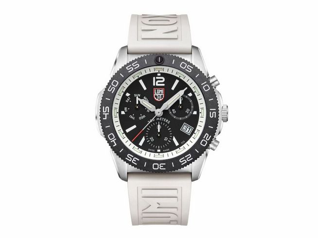 Luminox Uhr PACIFIC DIVER CHRONO 3140 SERIES XS.3141 mit 44 mm Gehäuse, schwarzem Ziffernblatt, grauem Silikonarmband und Chronographenfunktionen. Ideal für Abenteuer und Tauchen.