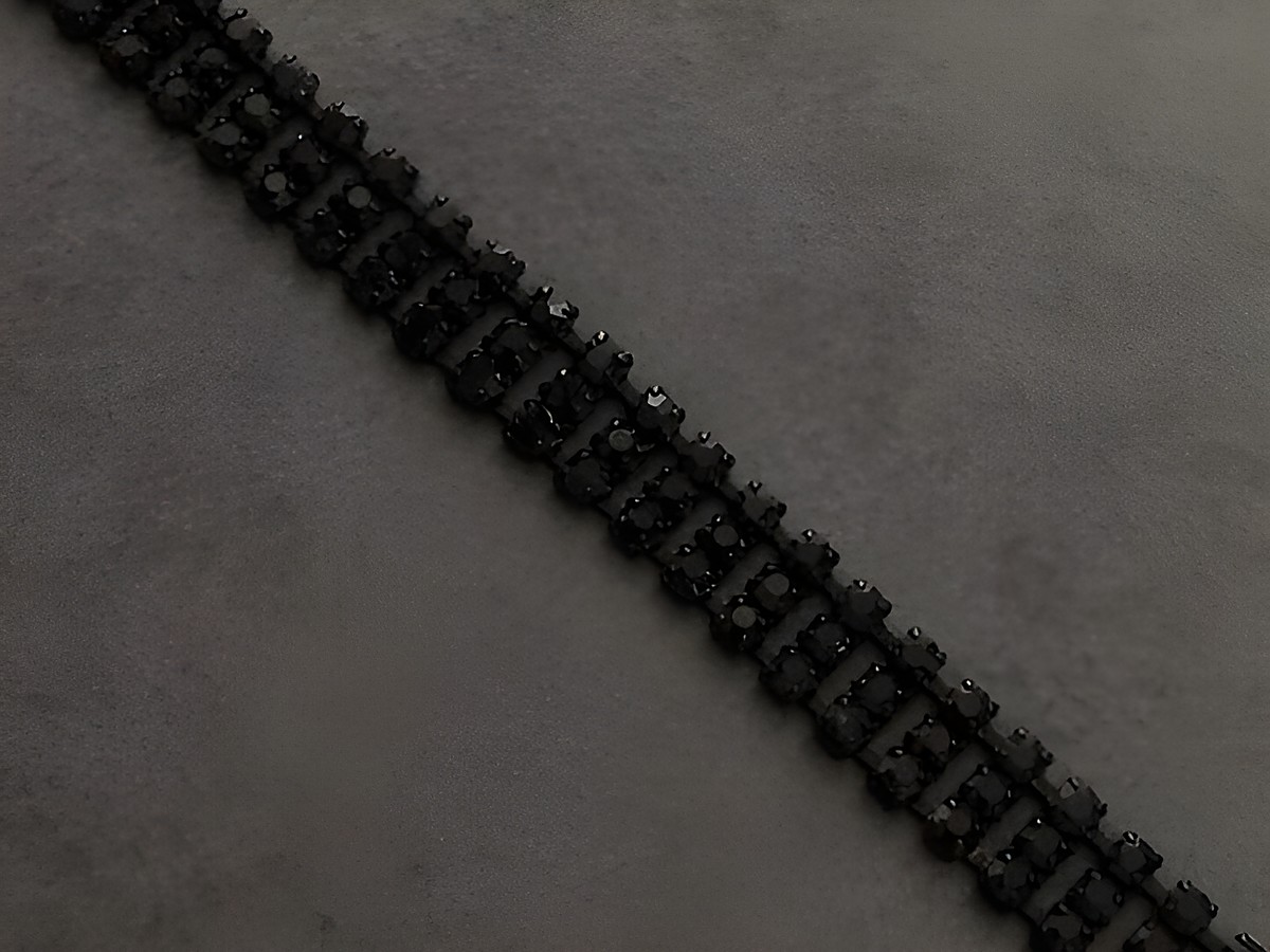 Strass Armband in sexy Schwarz, 17,5 cm, hergestellt von Juwelier Harnisch, edles Design mit funkelnden Strasssteinen, ideal für besondere Anlässe oder als modisches Accessoire.