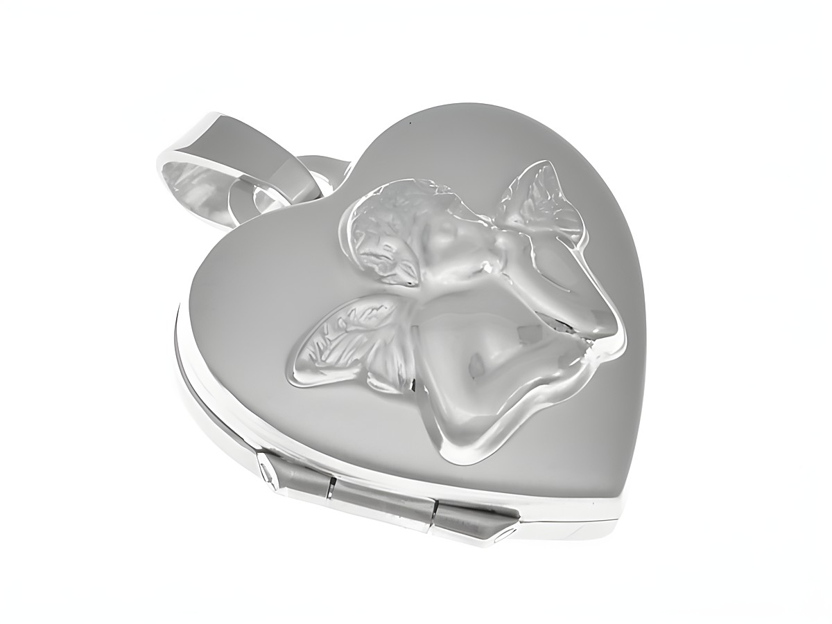 Medaillon in Herzform aus teilmattiertem Sterling Silber, mit einem detailreichen Schutzengel-Relief. Traumhaftes Design, hergestellt von Juwelier Harnisch.