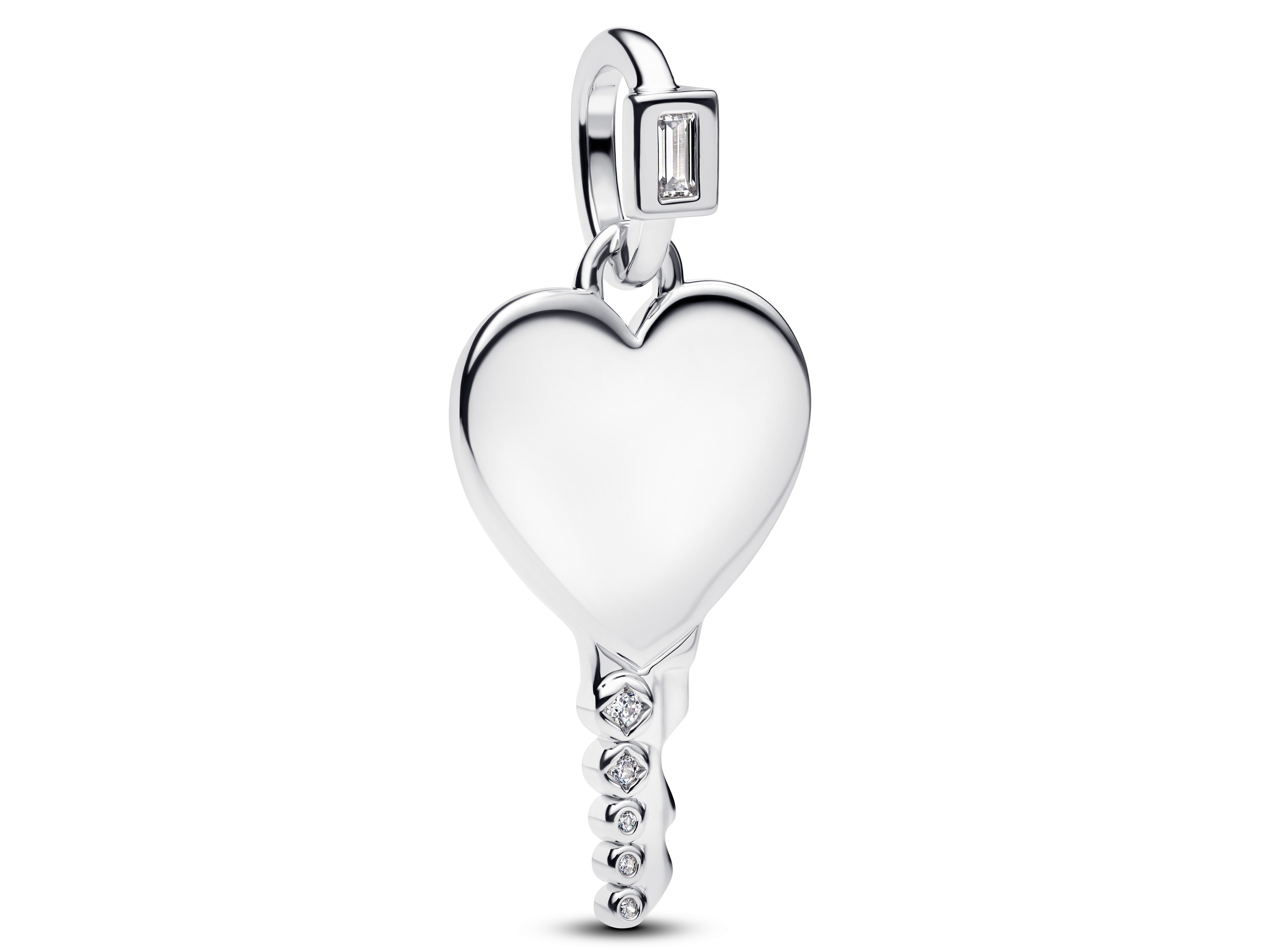 Herz Schlüssel Anhänger aus Silber von Pandora mit Zirkonia. Das Design kombiniert eine herzförmige Kappe und eine geschwungene Schlüsselform, ideal für romantische Geschenke.