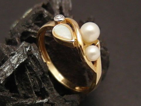 Goldring traumhaft Gold 585 Brillant in Größe 55 mit Zuchtperle und Opal, Hersteller Juwelier Harnisch, bis Größe 56/18, elegant und stilvoll.