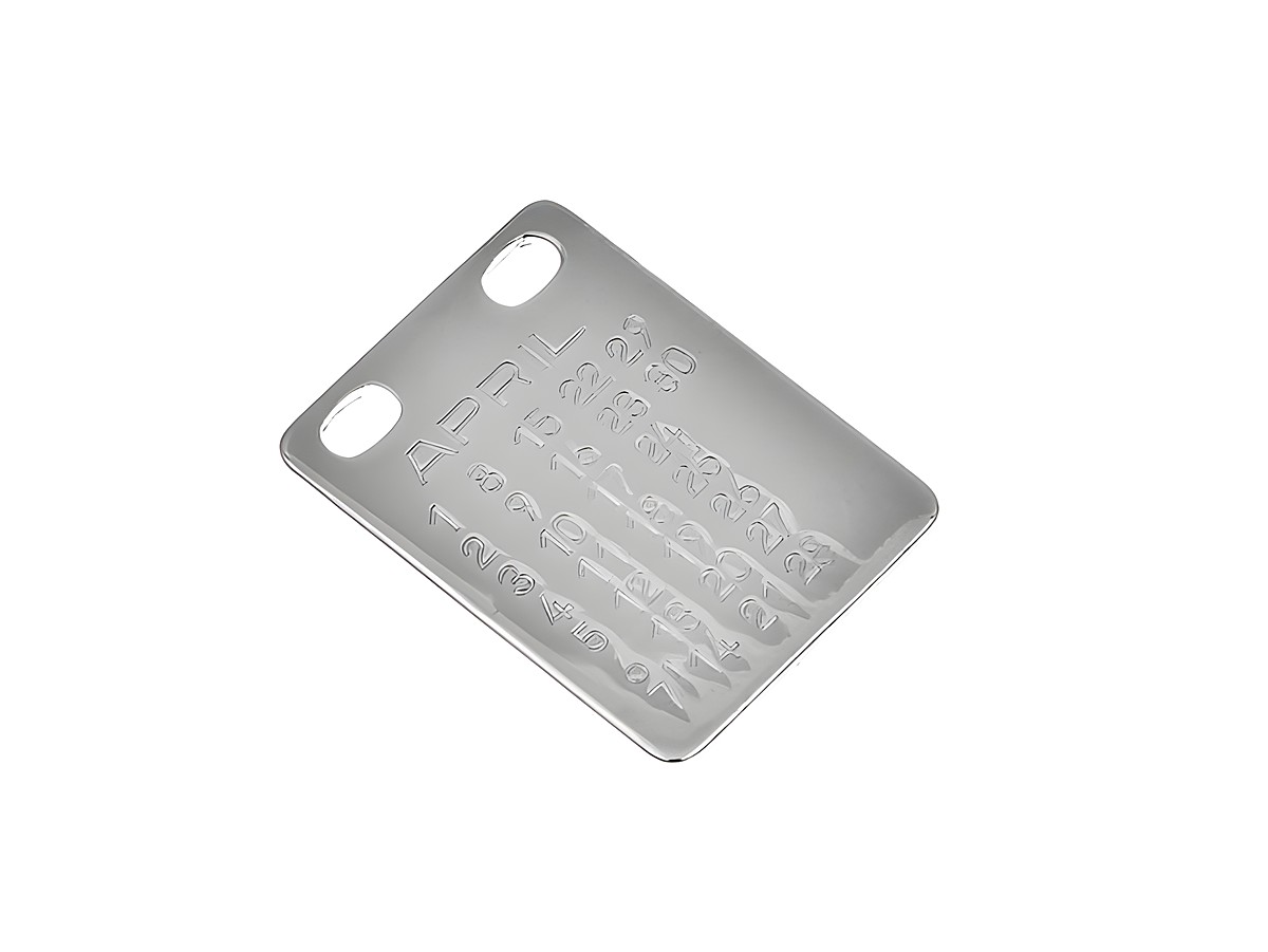 Monatsgravurplatte für April mit eingravierten Daten und zwei Aussparungen oben, aus hochwertigem Metall gefertigt, ideal als persönliches Geschenk von Juwelier Harnisch.