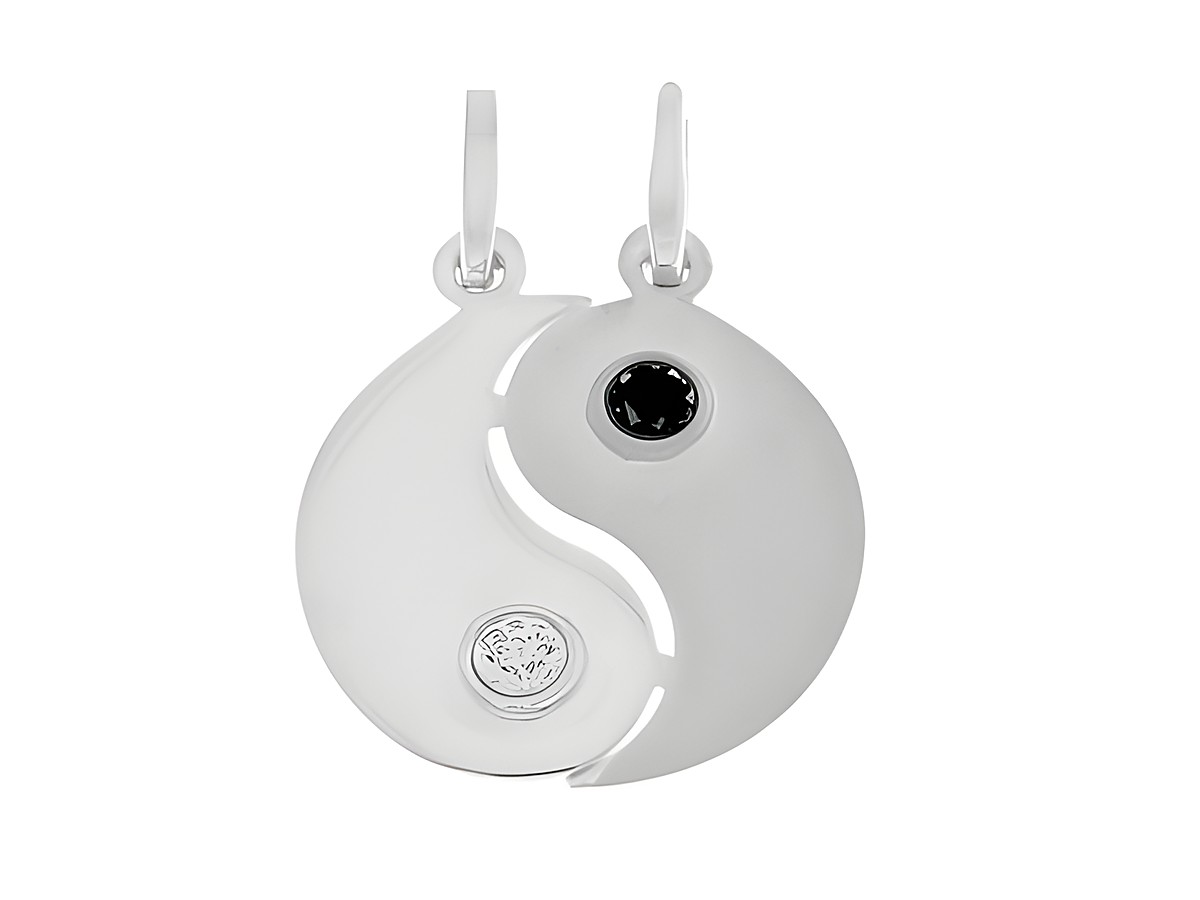 Silberner Yin Yang Partner Anhänger mit Zirkonia und schwarzem Stein, hergestellt von Juwelier Harnisch, als Glücksbringer gestaltet.