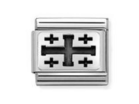 Ein silberner Charm mit einem Jerusalemkreuz in der Mitte, umgeben von vier kleinen Kreuzsymbolen in den Ecken, aus der Nomination Classic Kollektion Silver Shine.