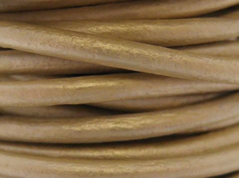 Lederband in Perlmutt-Optik mit einer Länge von 22 cm und einer Stärke von 3 mm, ausgestattet mit einem silbernen Bajonett. Ideal für Schmuckarbeiten, Hersteller Juwelier Harnisch.