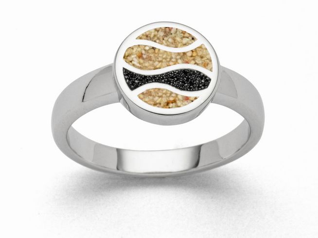 Sterling Silber Ring von DUR mit einem runden, versetzten Motiv aus Strandsand und Lavasand in den Farben Beige und Schwarz, Größe 54. Elegantes Design für stilbewusste Träger.