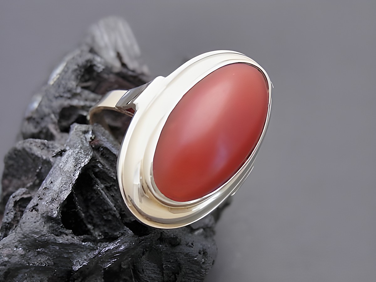 Goldring luxuriös Größe 52 mit korallenfarbener Koralle, Gold 585, Hersteller Juwelier Harnisch, geeignet bis Größe 52/17, elegant und zeitlos.