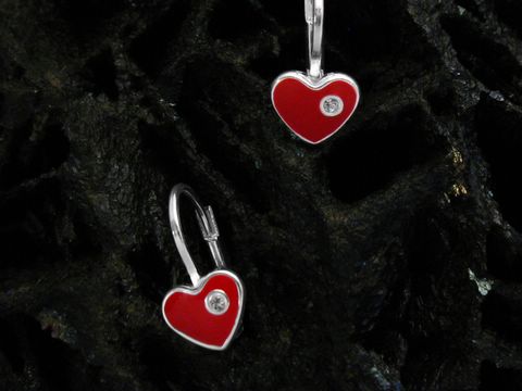 Herz emaillierter Sterling Silber Ohrhaken mit Kristall, hergestellt von Juwelier Harnisch, ideal für Kinder, in leuchtendem Rot mit funkelndem Detail.