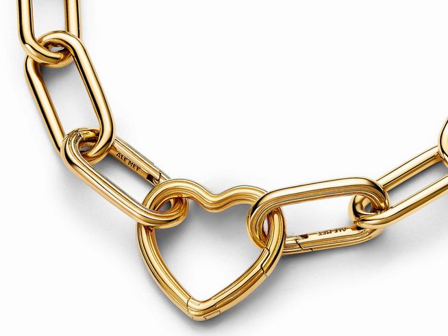 Kette mit großen Gliedern aus gelbgoldvergoldetem Material, in der Mitte ein Herz zum Öffnen, ideal für Pandora ME Charms.